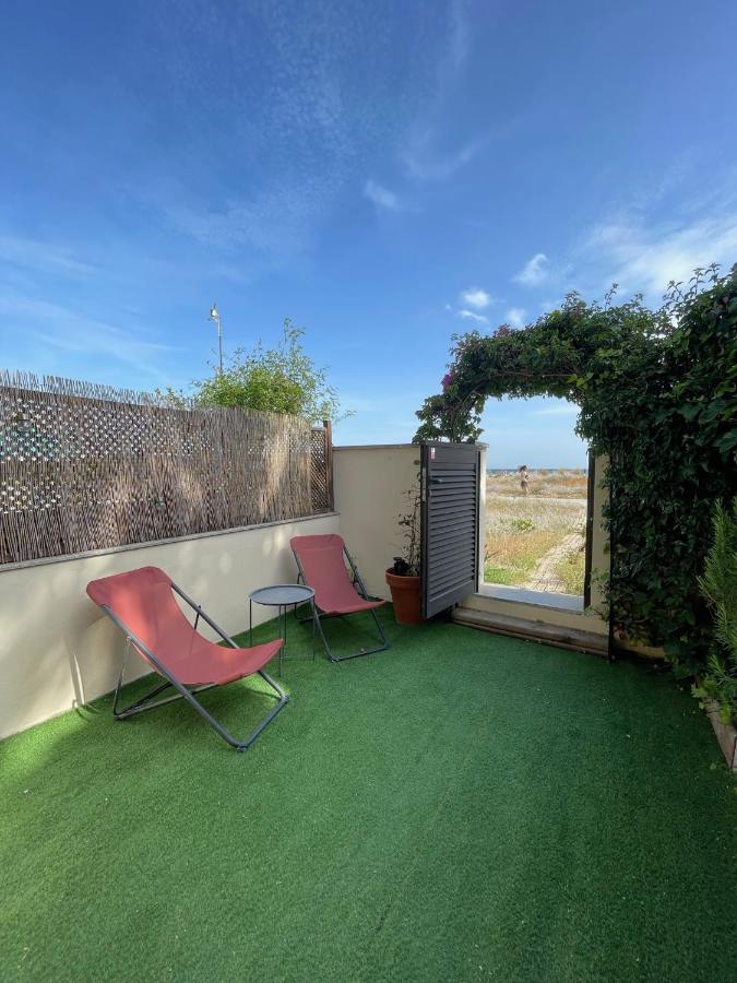 Beach Flat With Garden Castelldefels Esterno foto