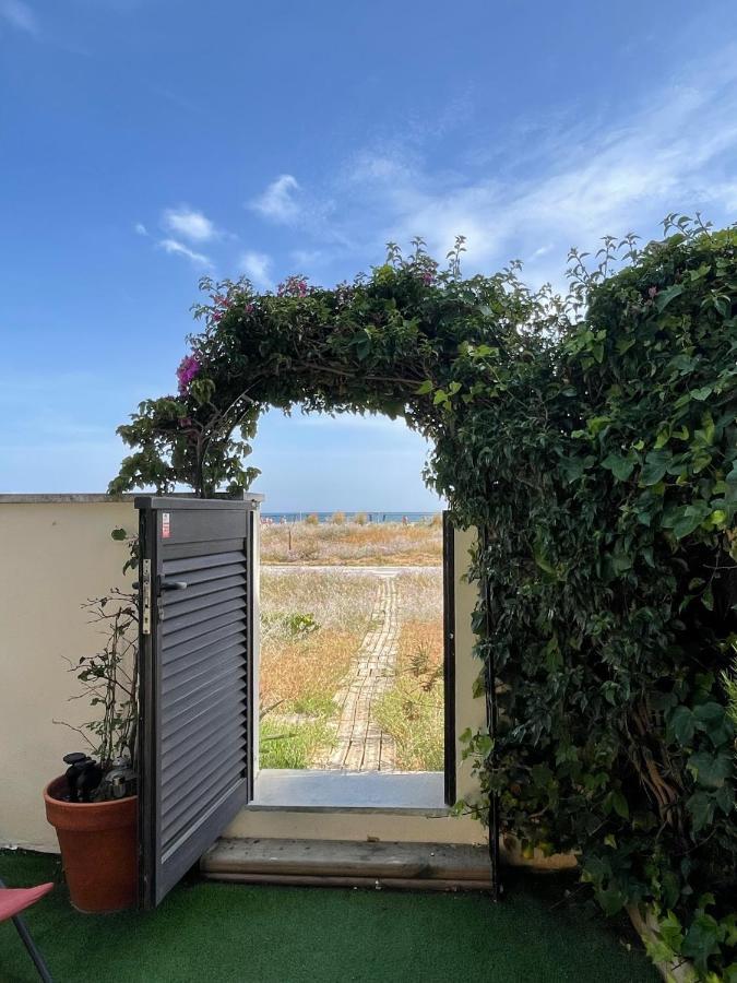 Beach Flat With Garden Castelldefels Esterno foto