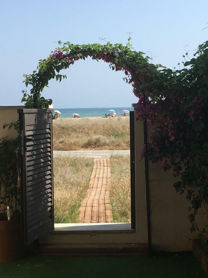 Beach Flat With Garden Castelldefels Esterno foto